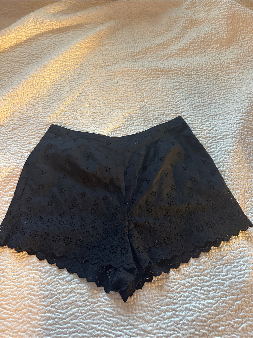 Doen Abre Black Floral Eyelet Cotton Shorts - Size 8 - Picture 5 of 8
